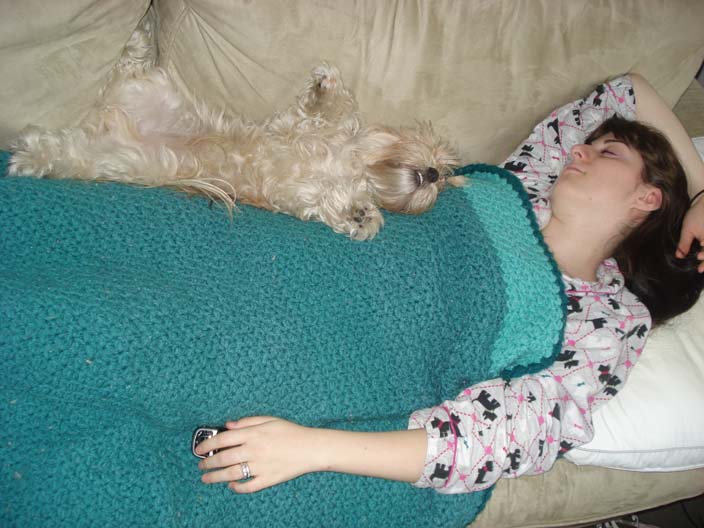 dewey-sleeping-with-mindy.jpg